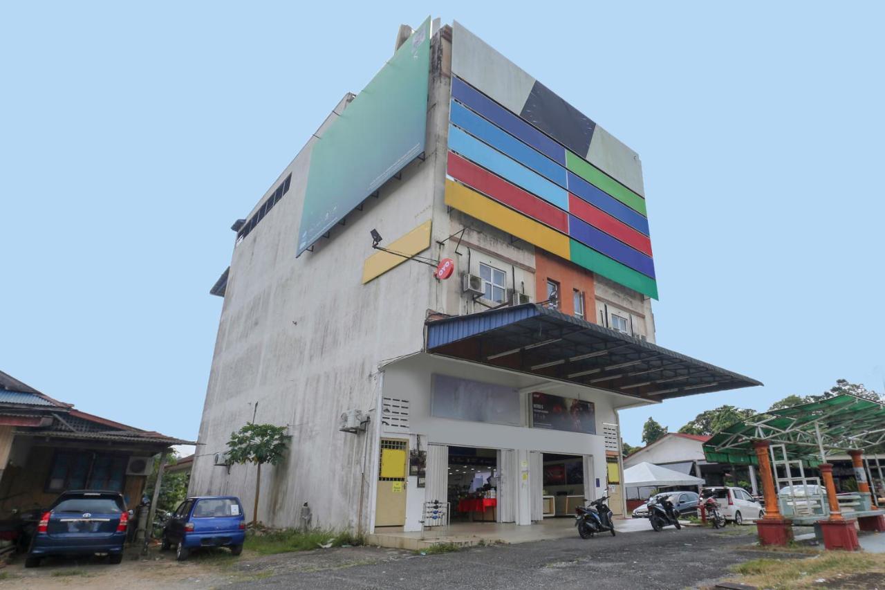 Oyo 90162 Aj Hotel Kuala Berang Exterior photo