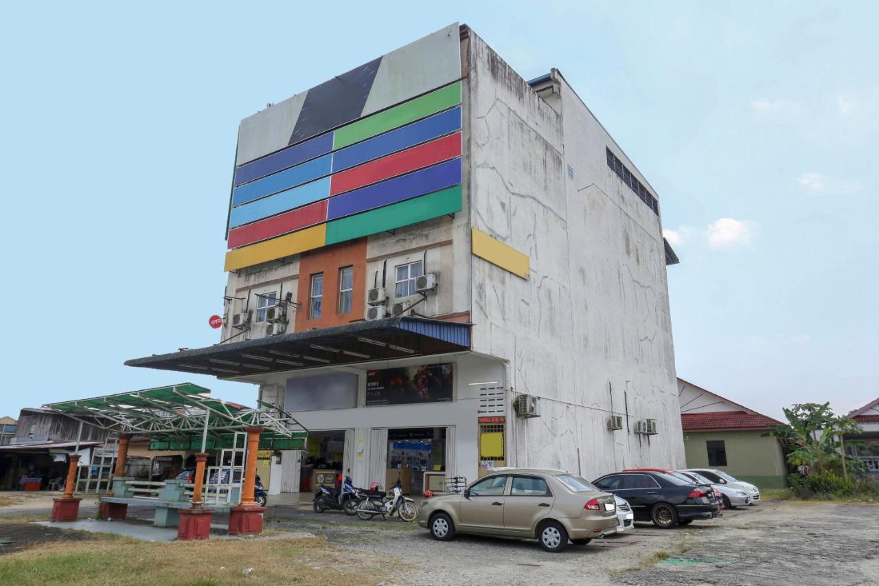 Oyo 90162 Aj Hotel Kuala Berang Exterior photo